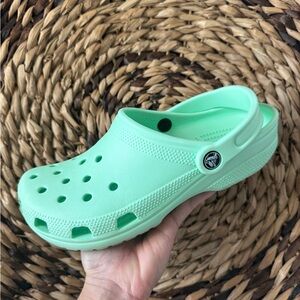 CROCS Women’s Mint Green Classic Clog Size 8